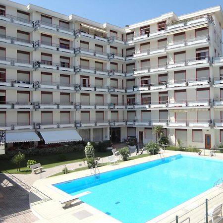 Bright Apartment With Pool Porto Santa Margherita Exterior foto