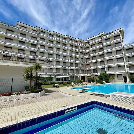 Bright Apartment With Pool Porto Santa Margherita Exterior foto