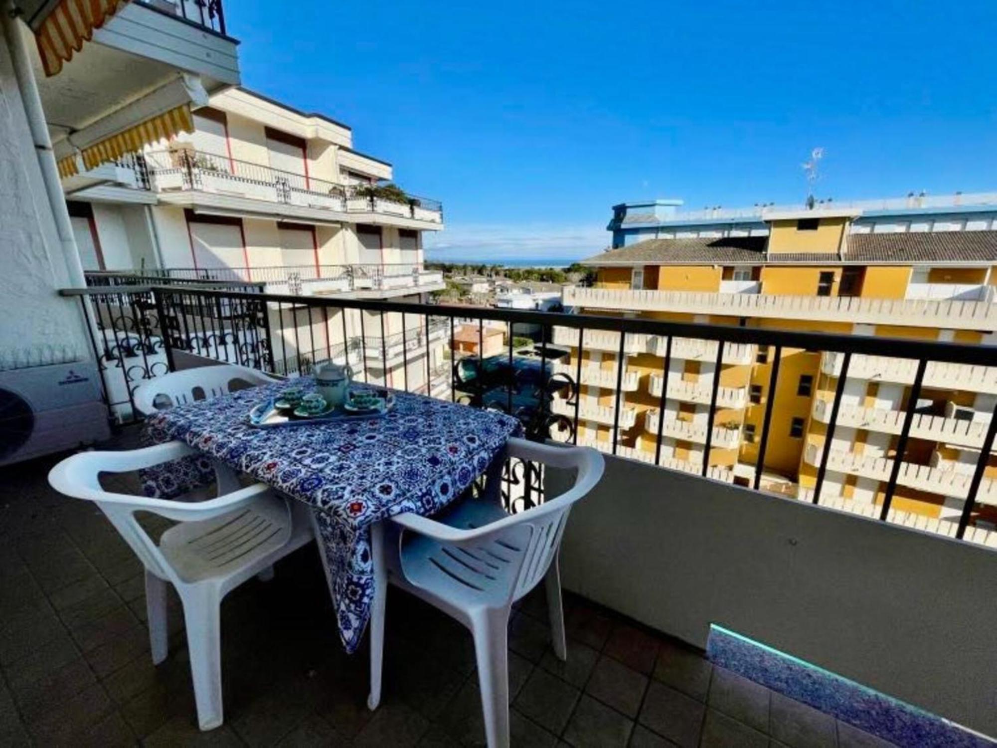 Bright Apartment With Pool Porto Santa Margherita Exterior foto